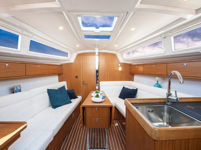 Sailboat Bavaria Cruiser 33 · 2013 · Ami (1)