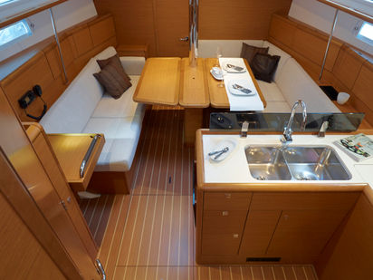 Sailboat Jeanneau Sun Odyssey 379 · 2014 · Minerva (1)