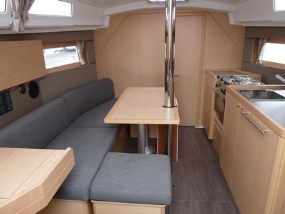 Barca a vela Beneteau Oceanis 35 · 2015 · COLIBRI (1)