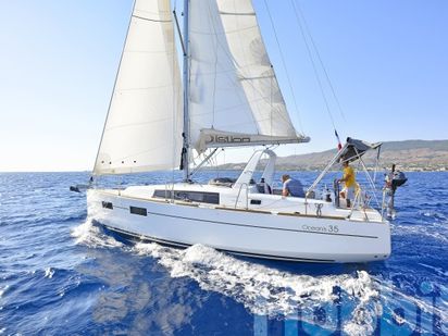 Sailboat Beneteau Oceanis 35 · 2015 · Hobbit (2)