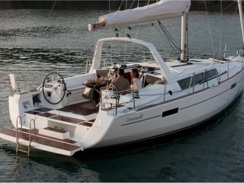 Sailboat Beneteau Oceanis 41 · 2013