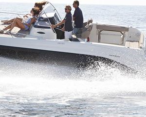 Quicksilver Activ 805 SunDeck