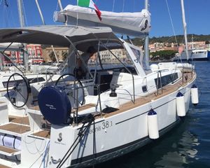 Beneteau Oceanis 38