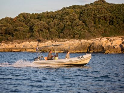 Bateau semi-rigide Italboat Predator D600 · 2010 (0)