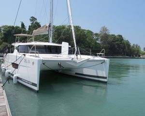 Fountaine Pajot Lucia 40