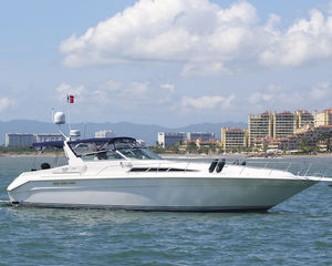 Sea Ray 400 Express Cruiser