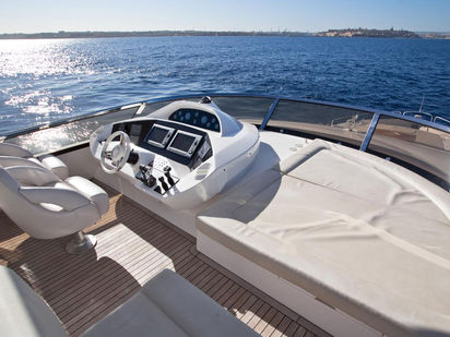 Motorboat Sunseeker 80 · 2012 · Sunseeker 80 - Night Charter (1)