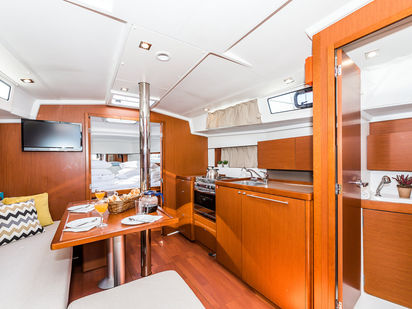 Segelboot Beneteau Oceanis 38.1 · 2018 · Simple Minds (3)