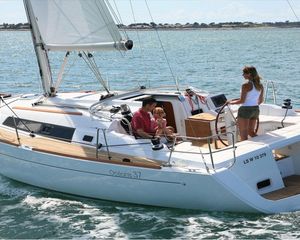 Beneteau Oceanis 37