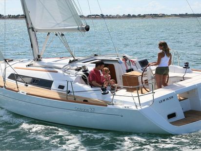 Sailboat Beneteau Oceanis 37 · 2011 (0)