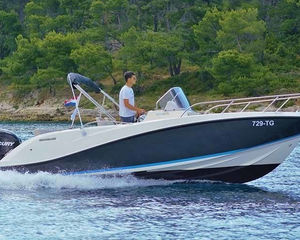 Quicksilver Activ 675 Open