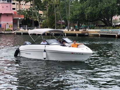 Speedboot Rinker Q3 · 2019 · Rinker Q3 (0)