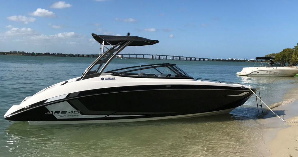 Speedboat Yamaha AR 240 2000 in Miami Beach, United States for rent