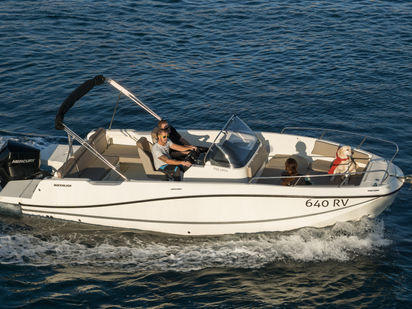 Bateau à moteur Quicksilver 755 · 2019 (0)