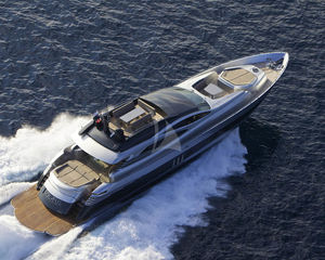 Pershing 90