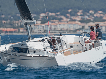 Sailboat Beneteau Oceanis 38 · 2020 · Oceanis 38 (1)