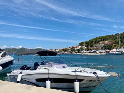 Bateau à moteur Jeanneau Cap Camarat 7.5 WA · 2021 (0)