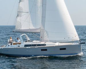 Beneteau Oceanis 38