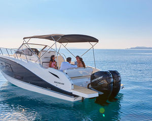 Quicksilver 875 Sundeck