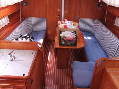 Sailboat Bavaria Cruiser 38 · 2008 · Enigma (1)