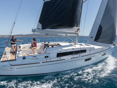 Sailboat Beneteau Oceanis 38.1 · 2022 · Calix (1)