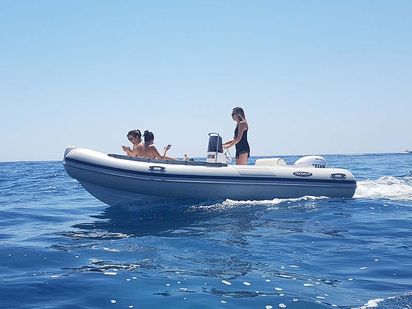 Bateau à moteur Predator 490 · 2018 (0)