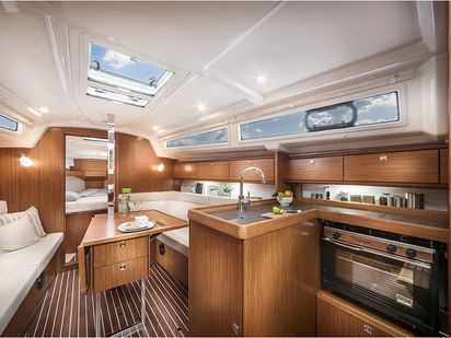 Sailboat Bavaria Cruiser 34 · 2017 · Breeze (1)