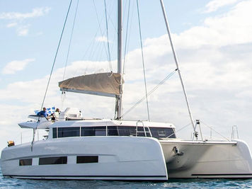 Catamarano Dufour 48 · 2020