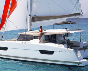 Fountaine Pajot Lucia 40
