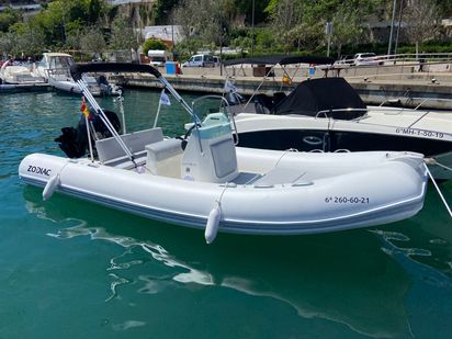 Bateau semi-rigide Zodiac Medline 850 · 2021 · RIB Zodiac Medline 8 (0)