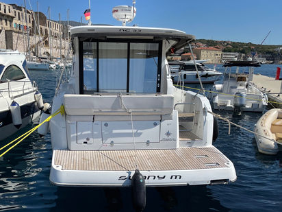 Barco a motor Jeanneau NC 33 · 2019 (0)