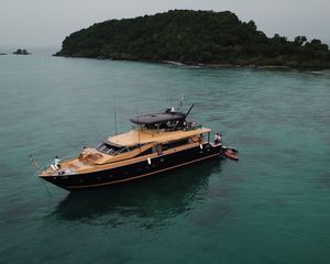 Azimut 76