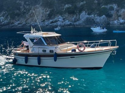 Motorboat Fratelli Aprea Sorrento 32 HT · 2018 (refit 2021) · Flora (0)