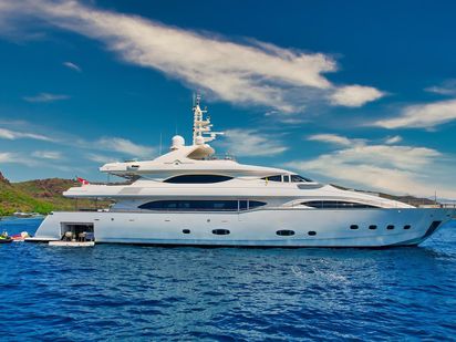 Motorówka Ferretti Custom Built · 2004 (0)