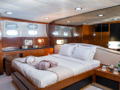 Motorboot Cantieri Di Pisa Akhir 27 · 1996 (refit 2022) · Shiva (1)