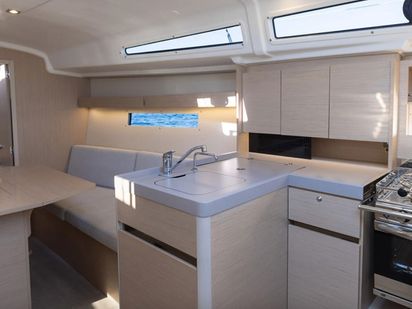 Voilier Beneteau Oceanis 34 · 2023 · Pluto - Comfort line (1)