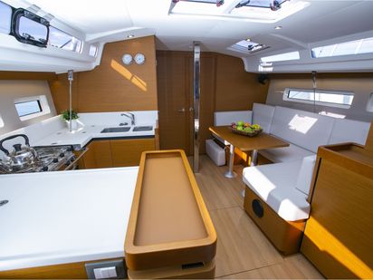 Sailboat Jeanneau Sun Odyssey 440 · 2020 · ENDEAVOUR (1)