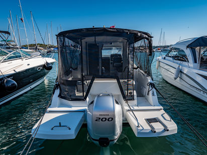 Bateau à moteur Beneteau Antares 8 · 2017 (0)