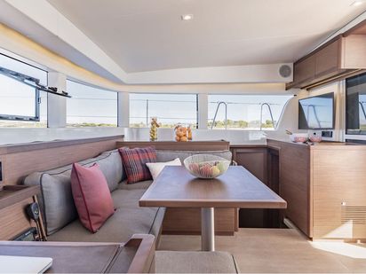 Catamaran Lagoon 40 · 2023 · Mizu (1)