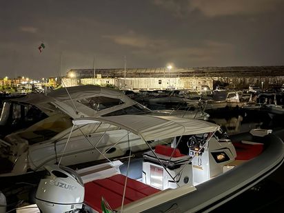 Bateau semi-rigide Lomac 800 · 2017 (0)
