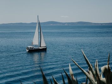 Sailboat Beneteau Oceanis 48 · 2016