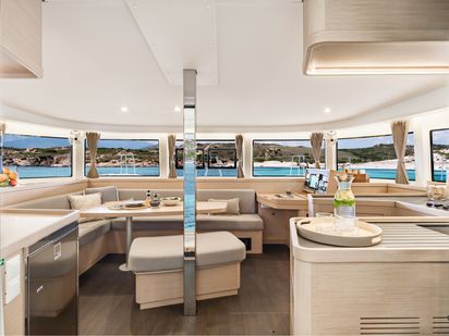 Catamaran Lagoon 42 · 2024 · Rhea (1)