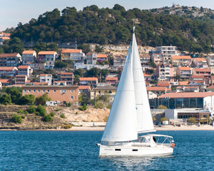 Beneteau Oceanis 38