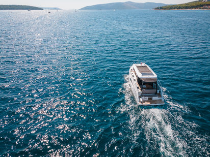 Barco a motor Nikhen Aquasun 34 · 2022 · Bepo (1)