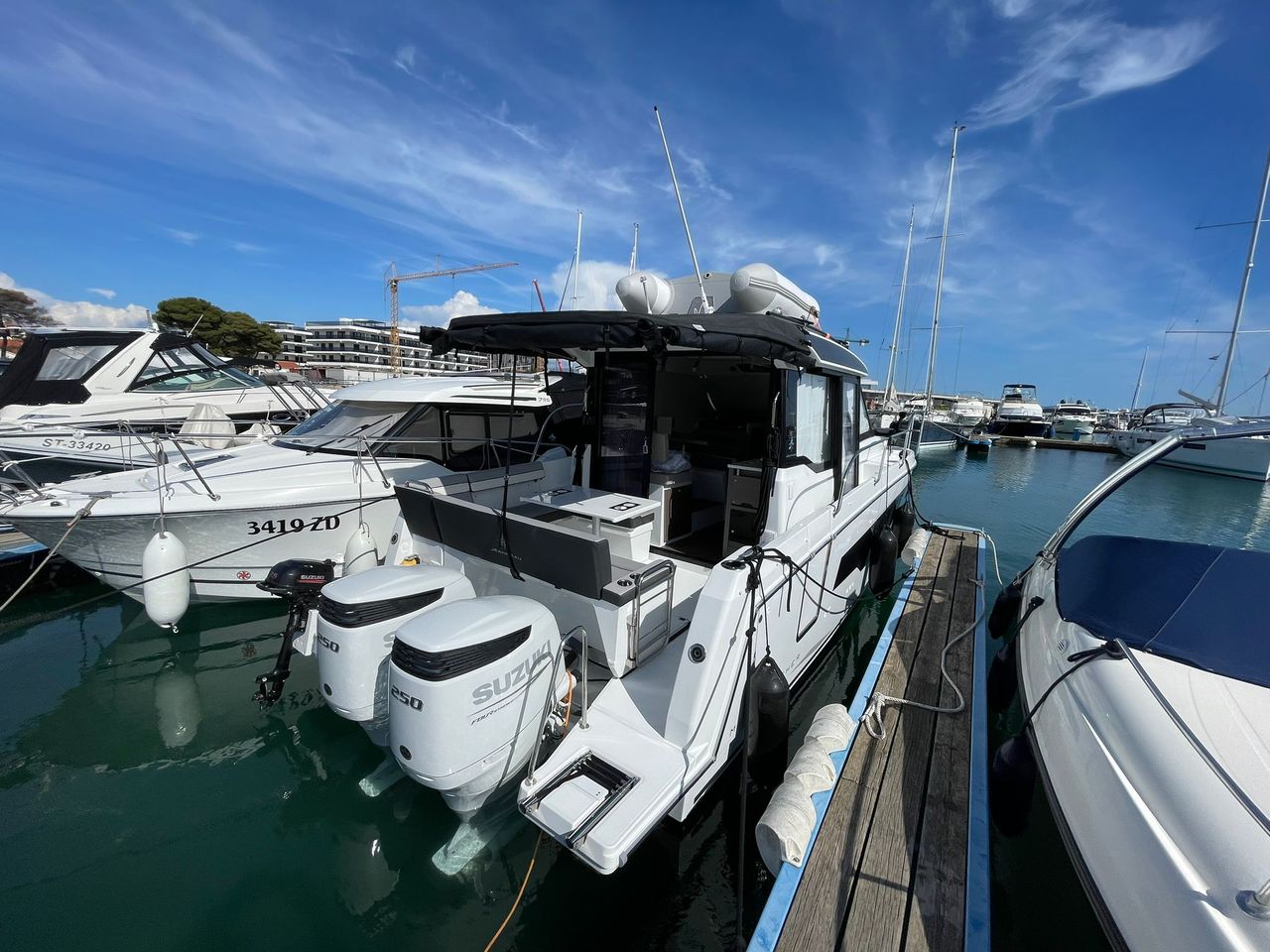 Motorboat Jeanneau Merry Fisher 895 2024 Miami Vice in Zadar for hire