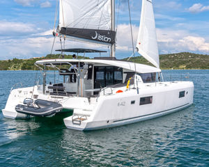 Lagoon 42