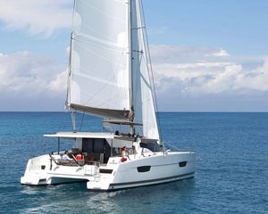 Fountaine Pajot Lucia 40