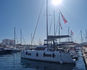 Lagoon 42