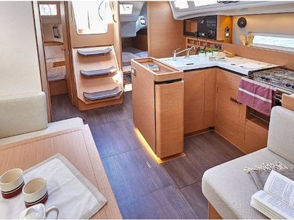 Sailboat Jeanneau Sun Odyssey 410 · 2019 · 2216112410000102889 (1)