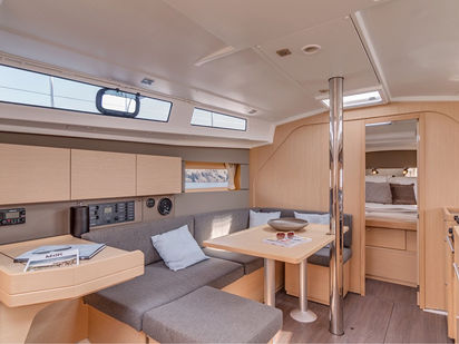 Velero Beneteau Oceanis 38 · 2017 · 2207280990000102889 (1)